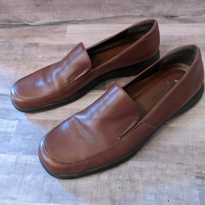 * 1 DAY SALE * 9N/9 Narrow Naturalizer Soft Flexible Leather Brown Loafers